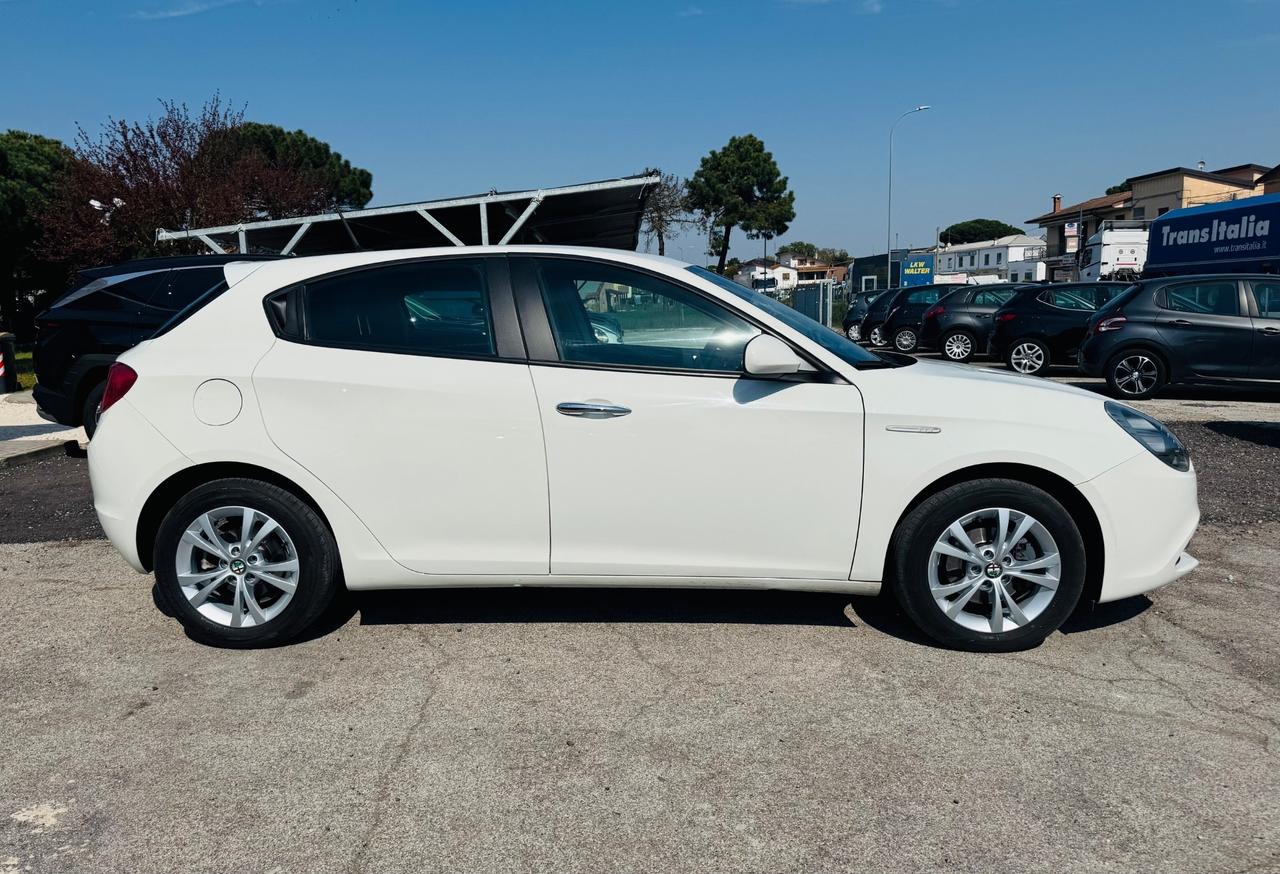 Alfa Romeo Giulietta 1.6 JTDm-2 120 CV Distinctive