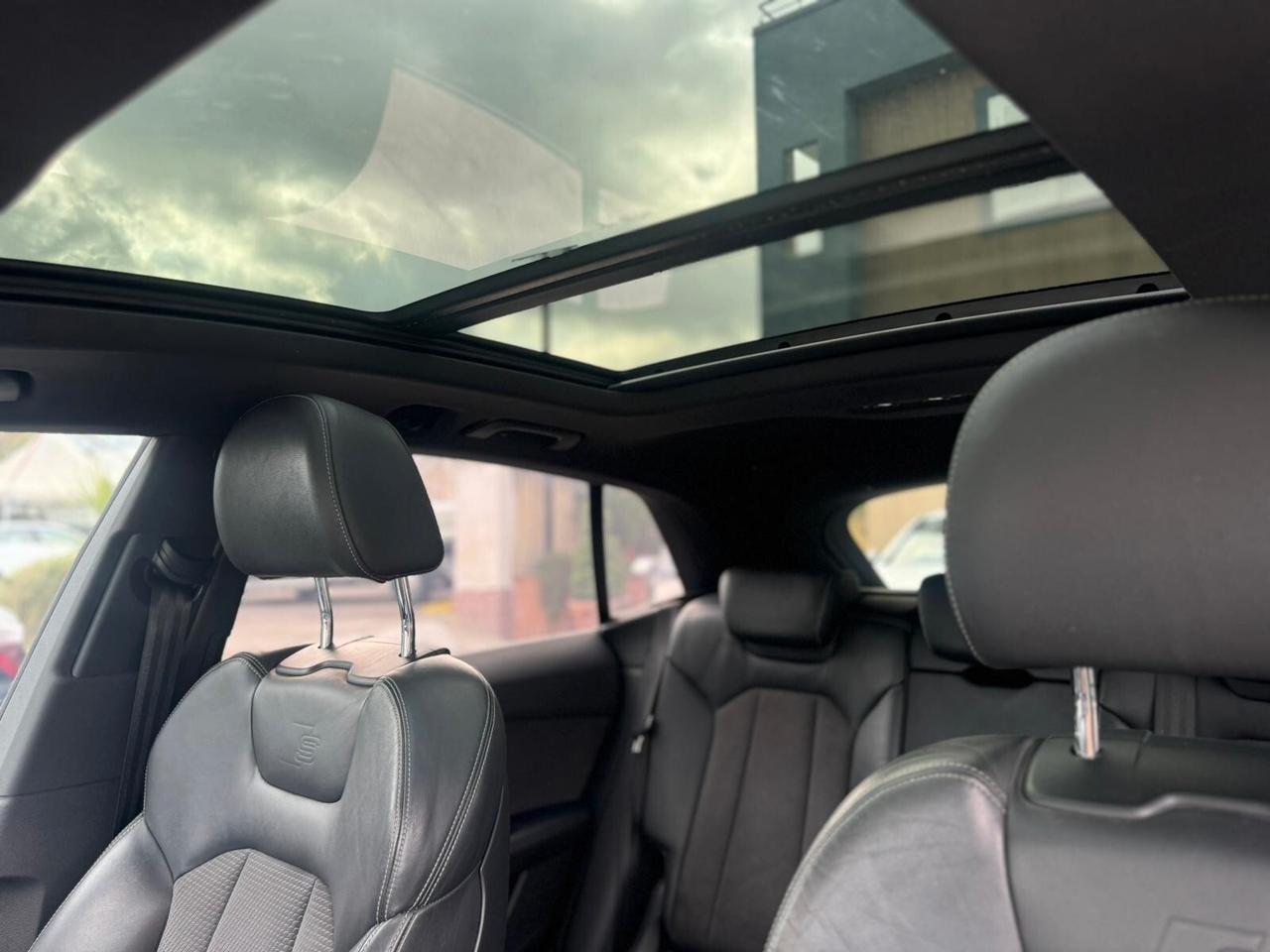 Audi Q8 50 TDI 286 CV TOTAL BLACK