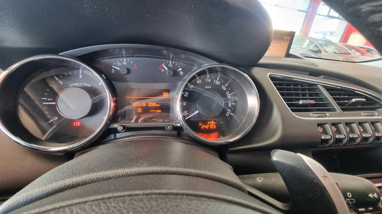 Peugeot 3008 1.6 HDi 110CV cambio robotizzato Premium