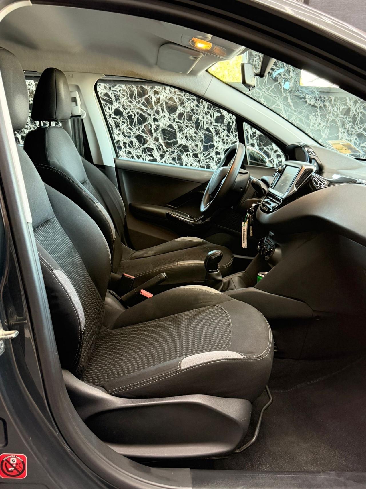 Peugeot 208 1.4 HDi 68 CV 5 porte Allure