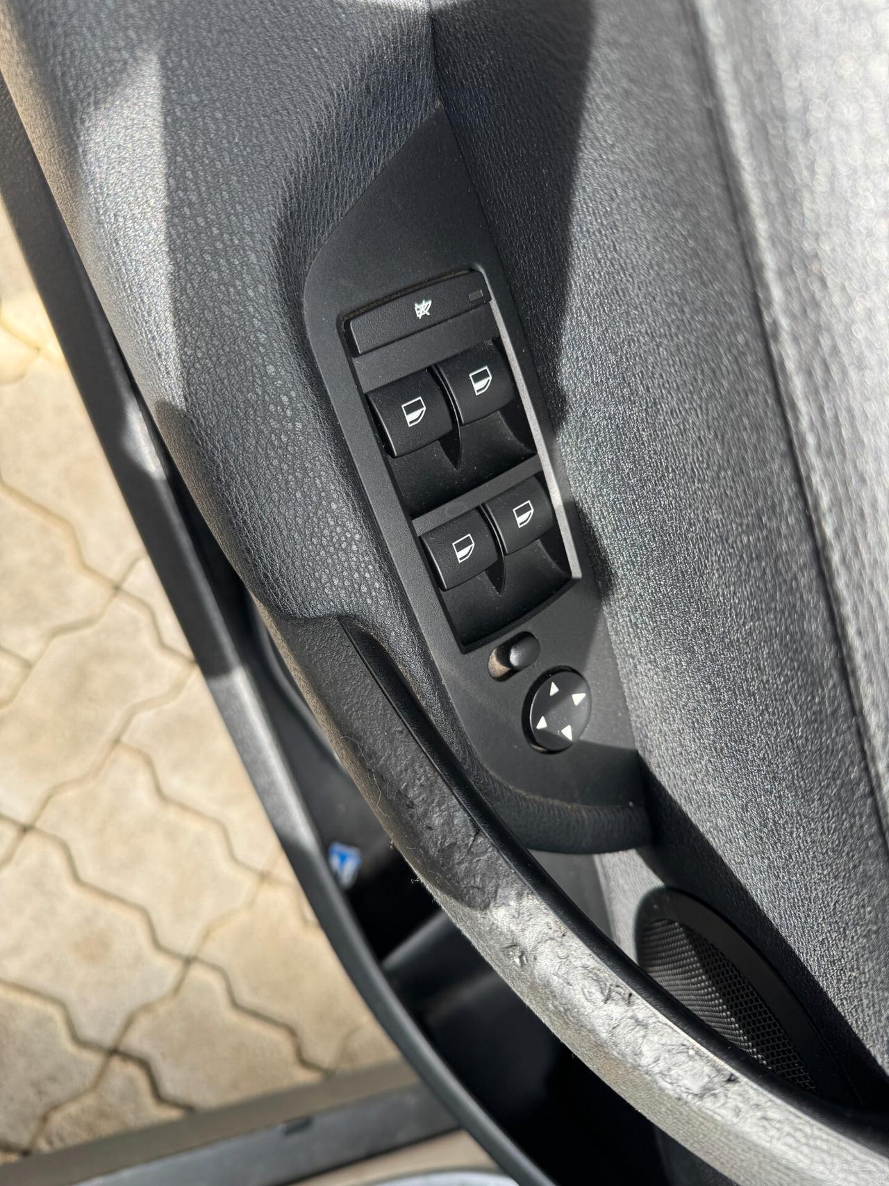 BMW X1 XDRIVE 20D FUTURA 2011