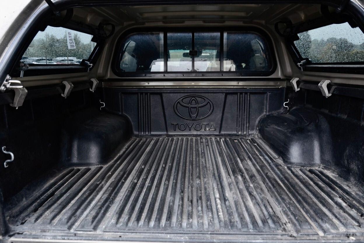 TOYOTA HILUX 2.8d DOUBLE CAB INVINCIBLE 4WD 204cv AUTO, UNICOPROPRIETARIO, UFF ITALIANA, EURO 6D, SERVICE TOYOTA, HI-FI JBL, RETROCAMERA, PERMUTE