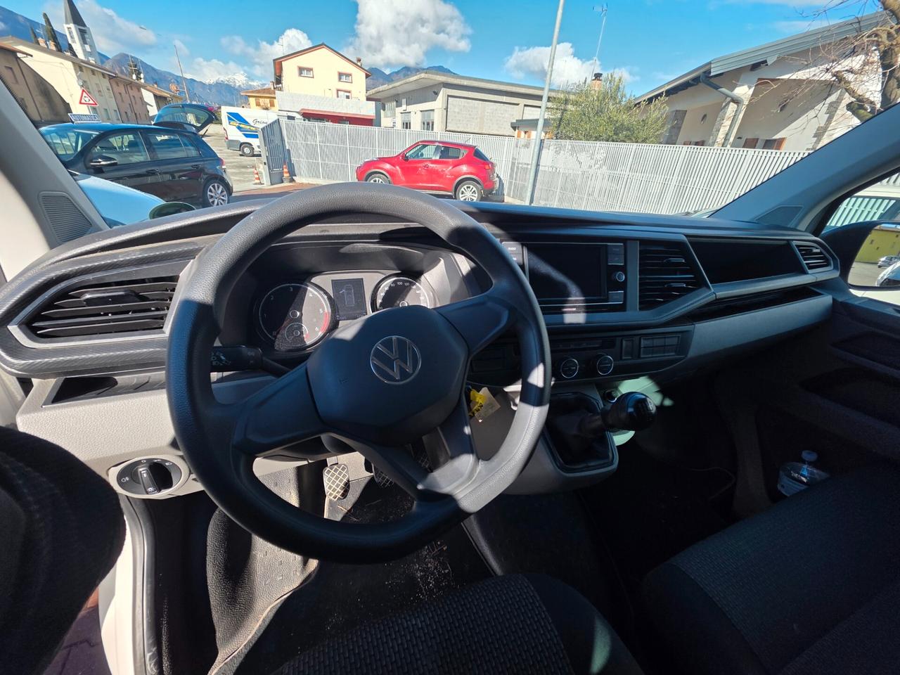 Volkswagen Caravelle 2.0 TDI 110CV 9P IVA esposta