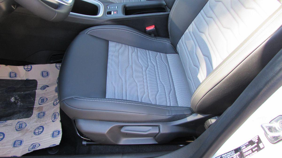 JEEP - AVENGER 4Xe UPLAND