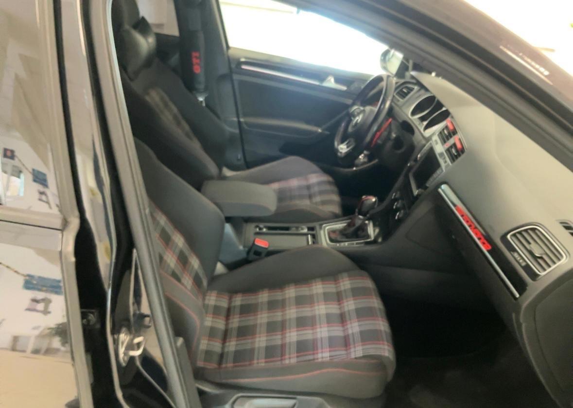 Volkswagen Golf GTI Performance 2.0 230cv