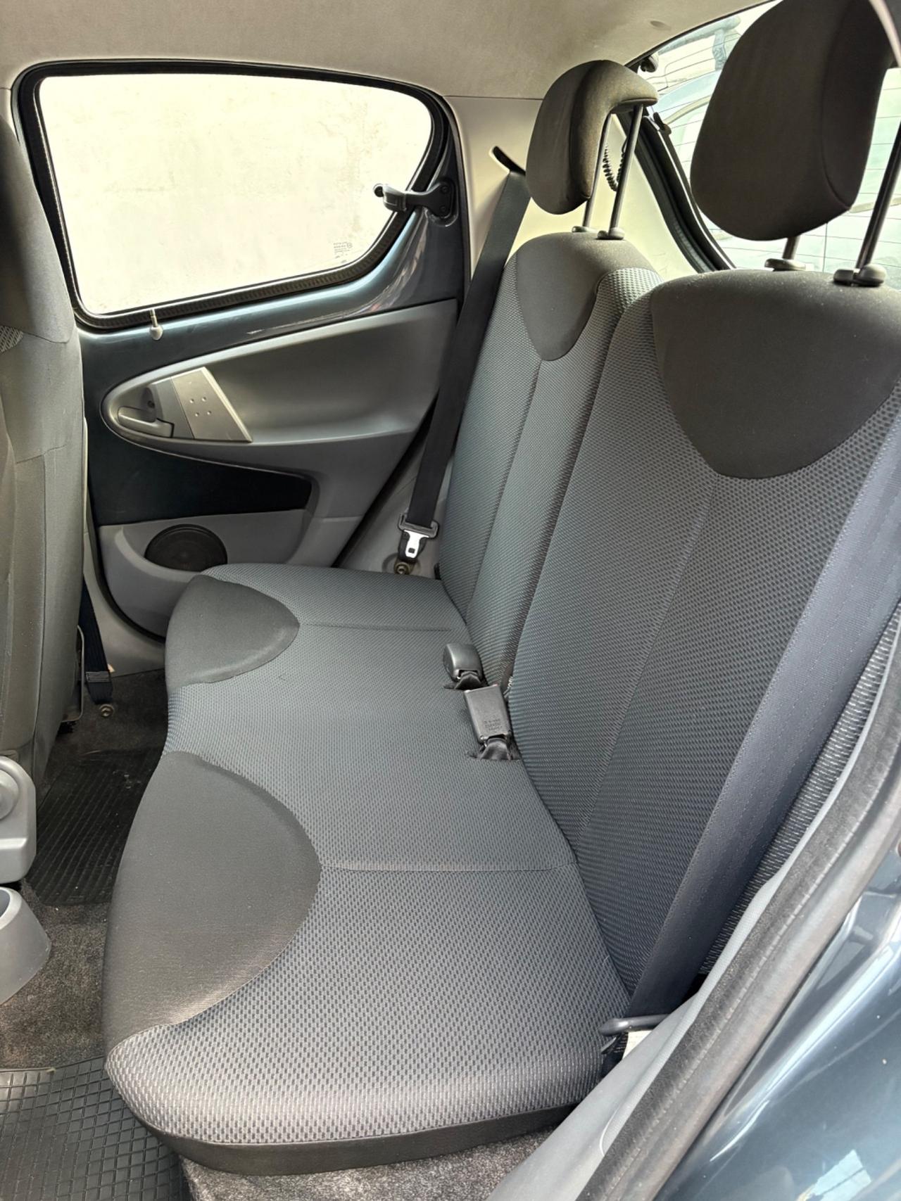 Toyota Aygo 1.0 benz. 5 porte splendide condizioni