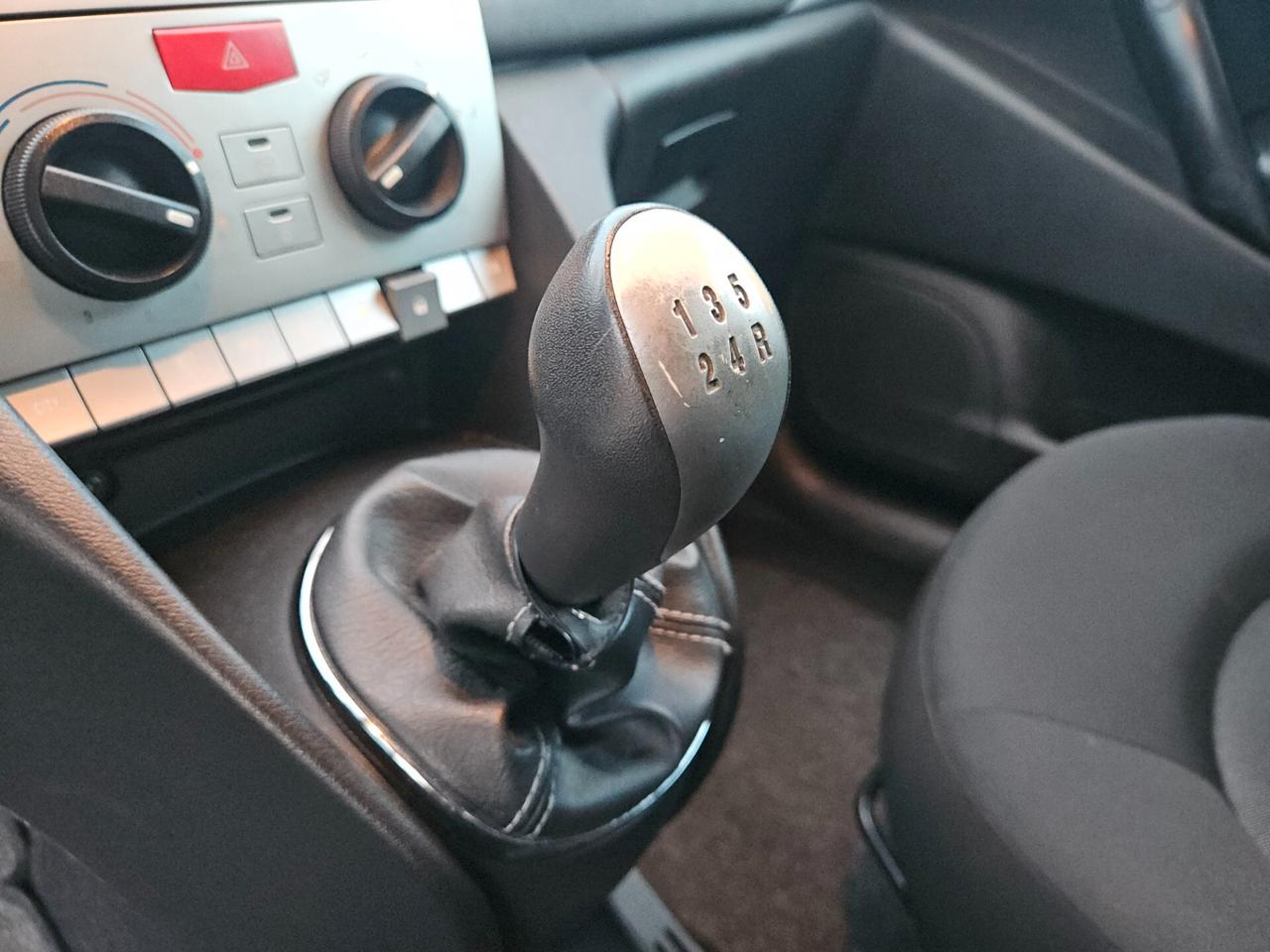 Lancia Ypsilon 1.3 MJT 75 CV Diva