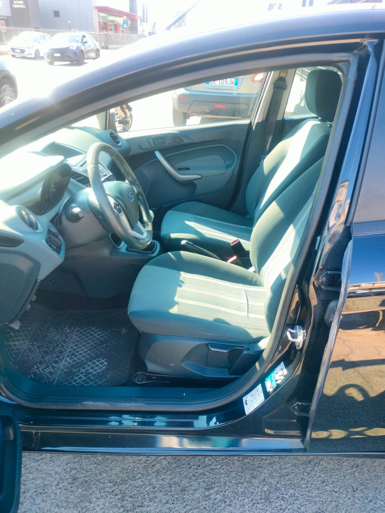 Ford Fiesta 1.4 TDCi 68CV 5 porte Titanium