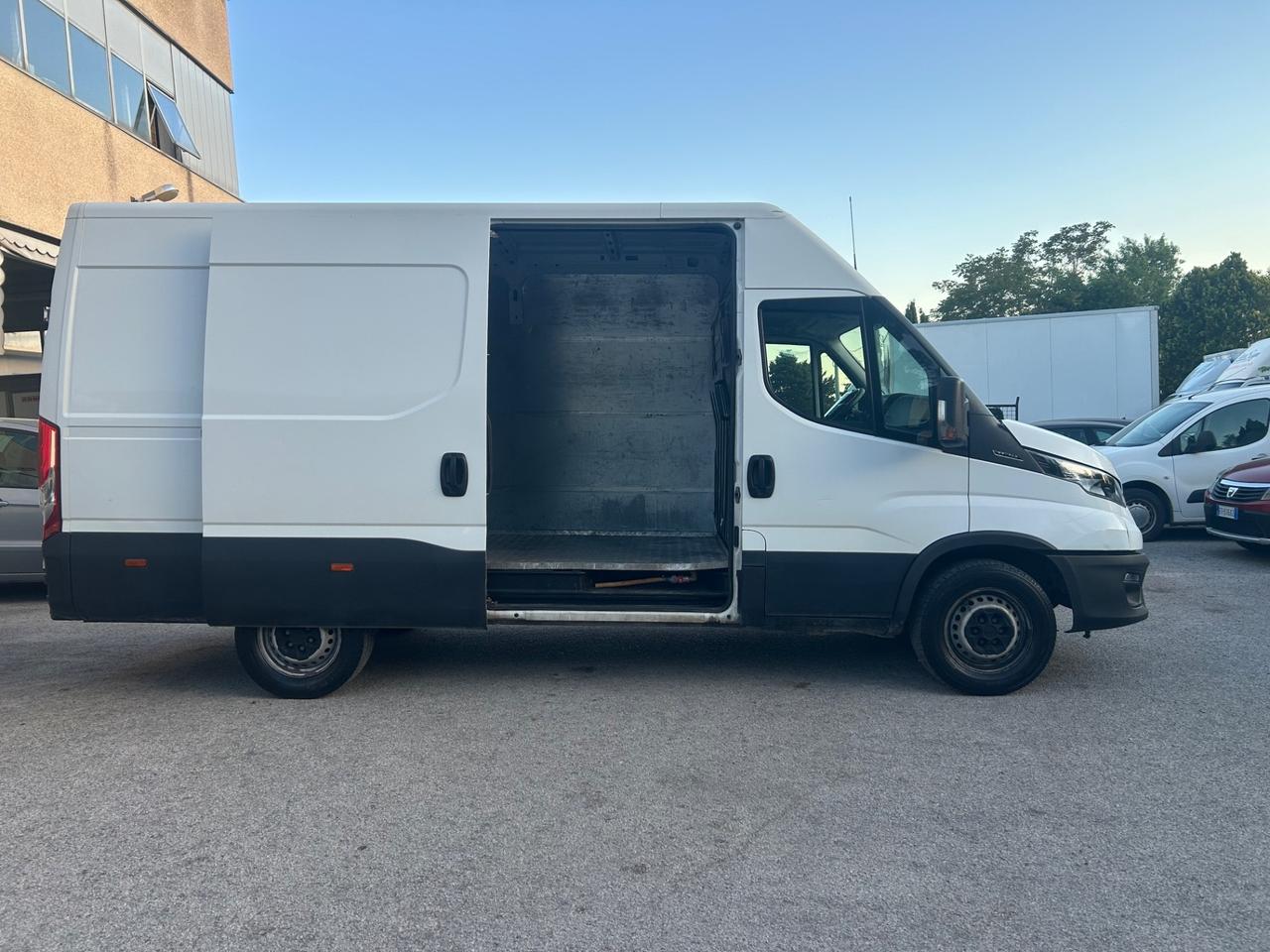 Iveco Daily 35S14V 2.3 Diesel 2021