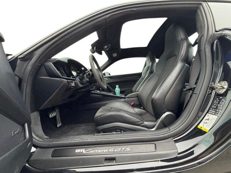 Porsche 911 Carrera 4 GTS