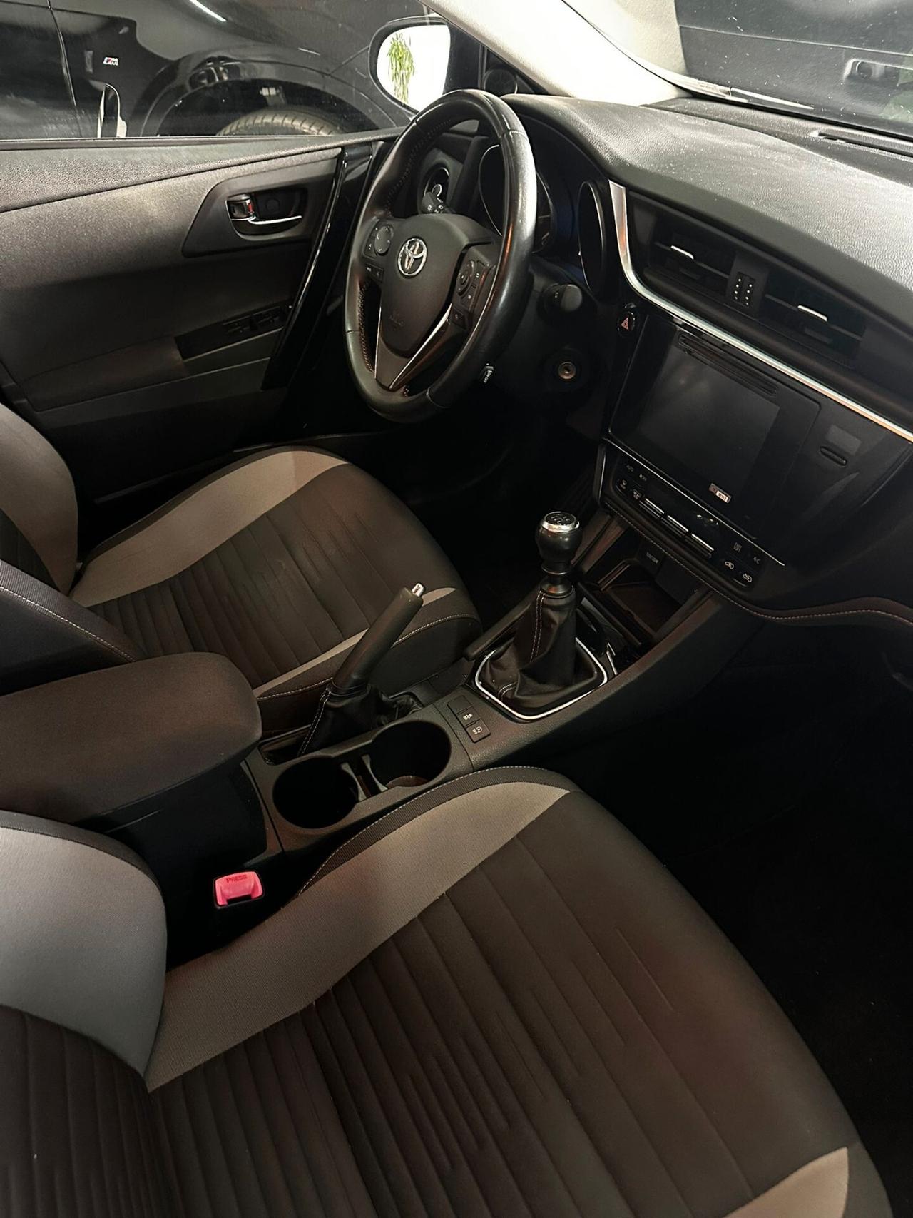 Toyota Auris 1.6 D-4D Lounge