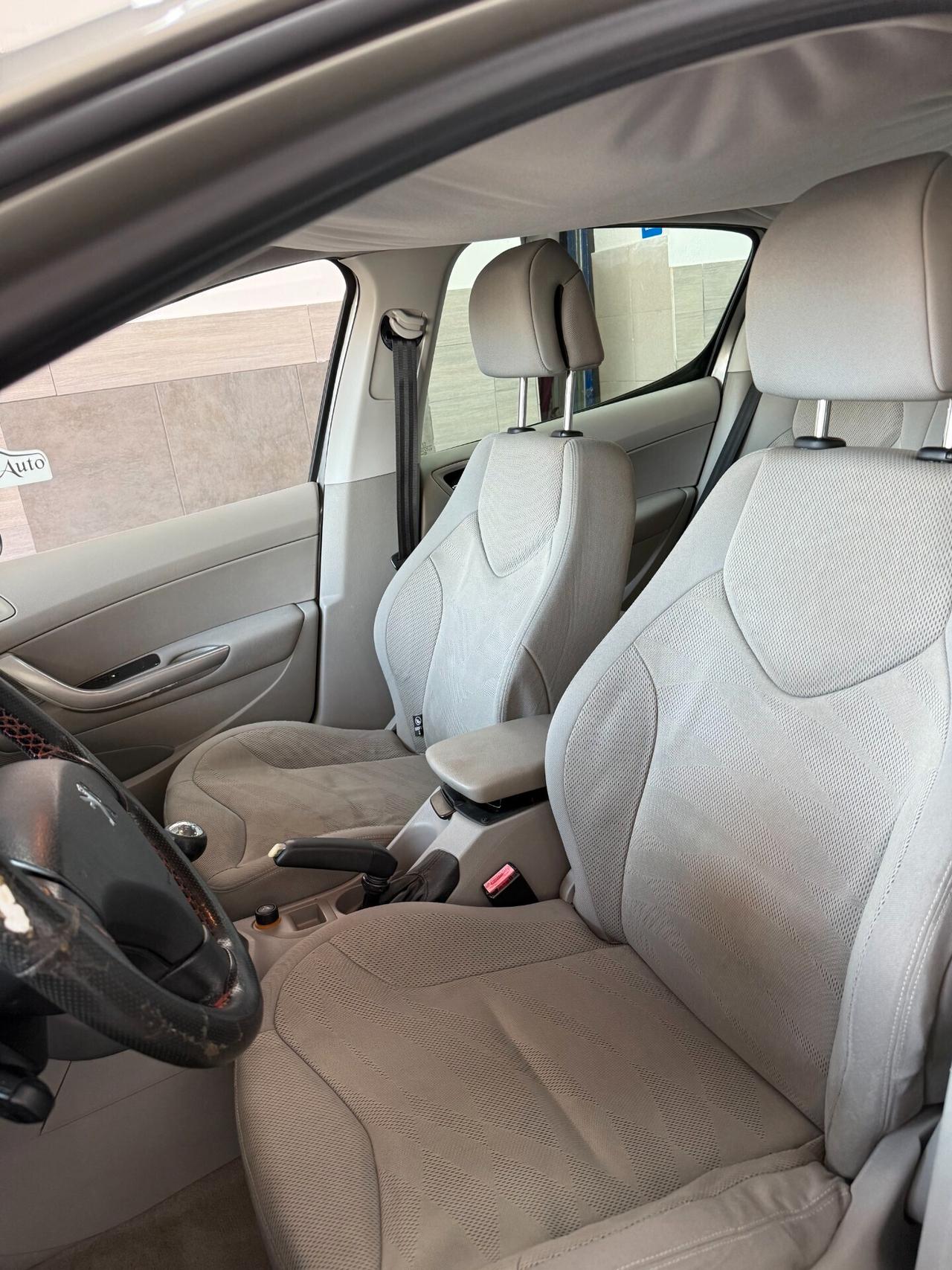 Peugeot 308 1.6 HDi 110CV 5p. Féline (6 Marce)