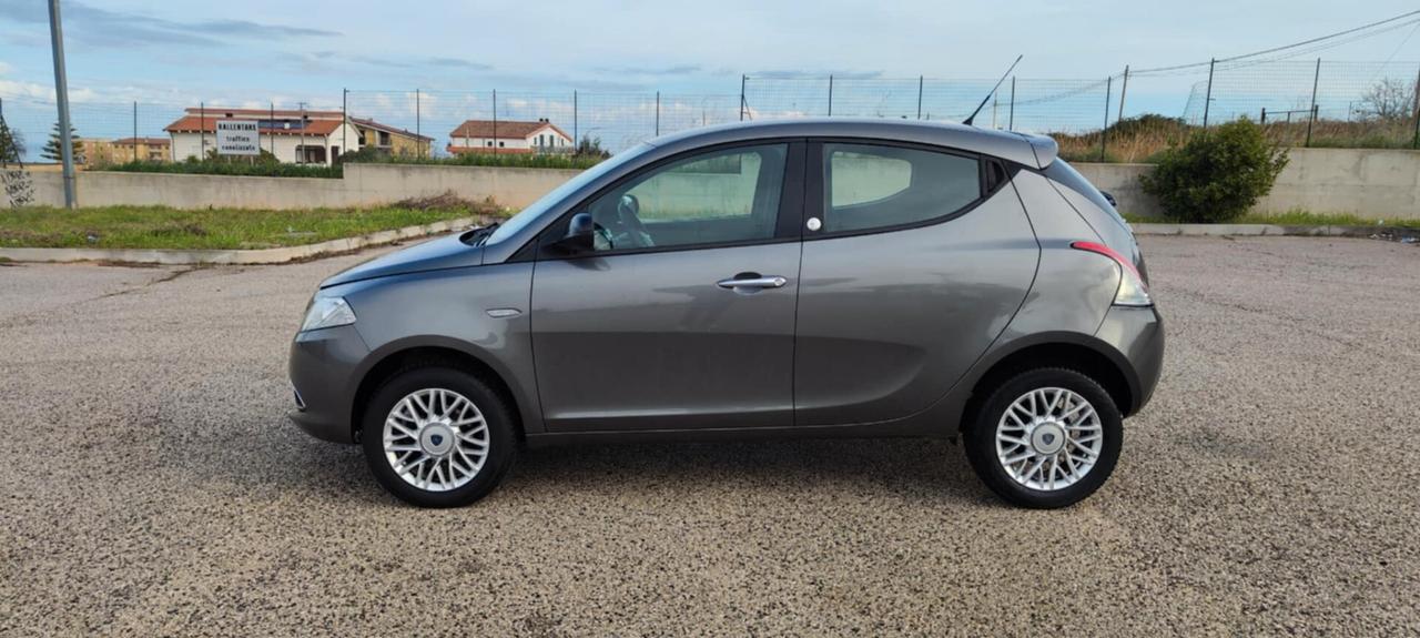 Lancia Ypsilon 0.9 TwinAir 85 CV 5 porte Metano Ecochic Gold