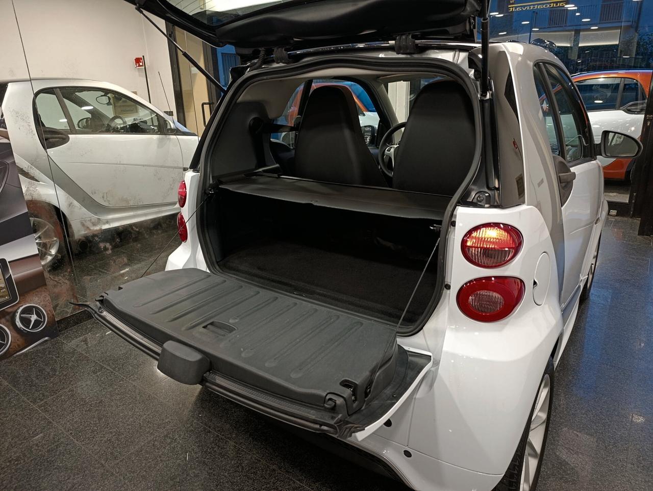 Smart ForTwo 1.0 71cv MHD SERVOSTERZO/Navi/Full