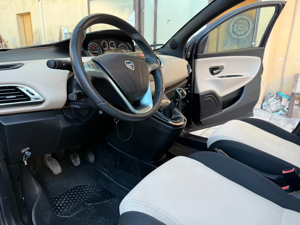 Lancia Ypsilon 1.3 MJT Platinum *TETTO APRIBILE