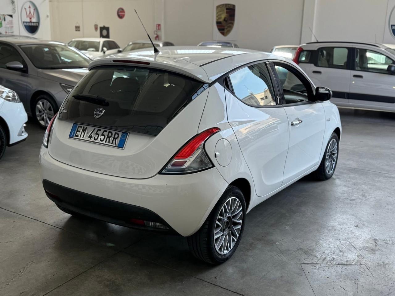 Lancia Ypsilon 1.3 MJT 16V 95 CV 5 OK NEOPATENTATI