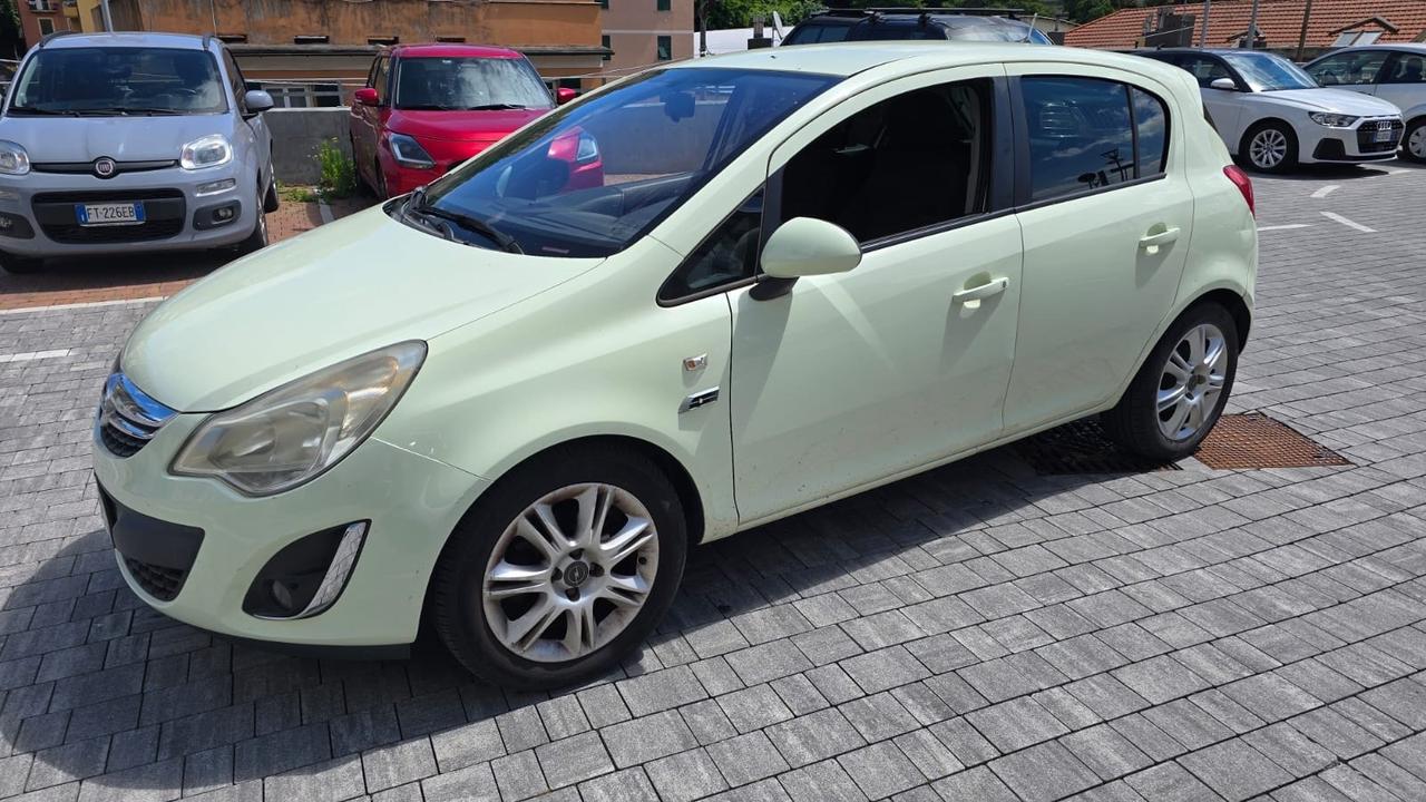 Opel Corsa 1.2 5 porte Cosmo