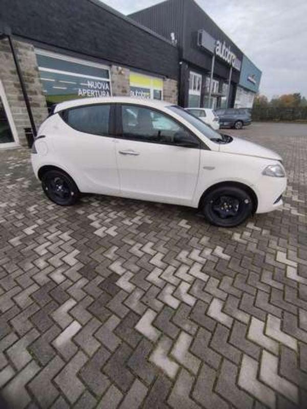 Lancia Ypsilon 1.0 FireFly Hybrid Oro