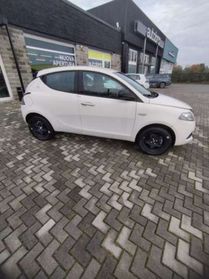 Lancia Ypsilon 1.0 FireFly Hybrid Oro