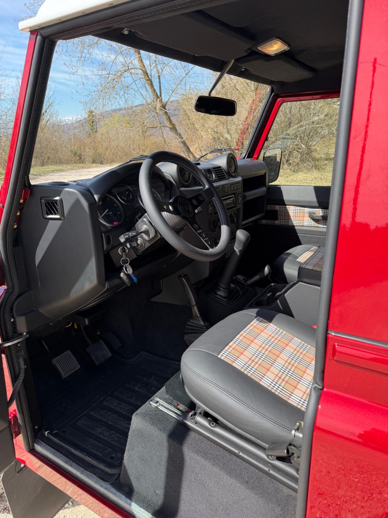 Land Rover Defender 90 2.2 TD4 IBRIDA