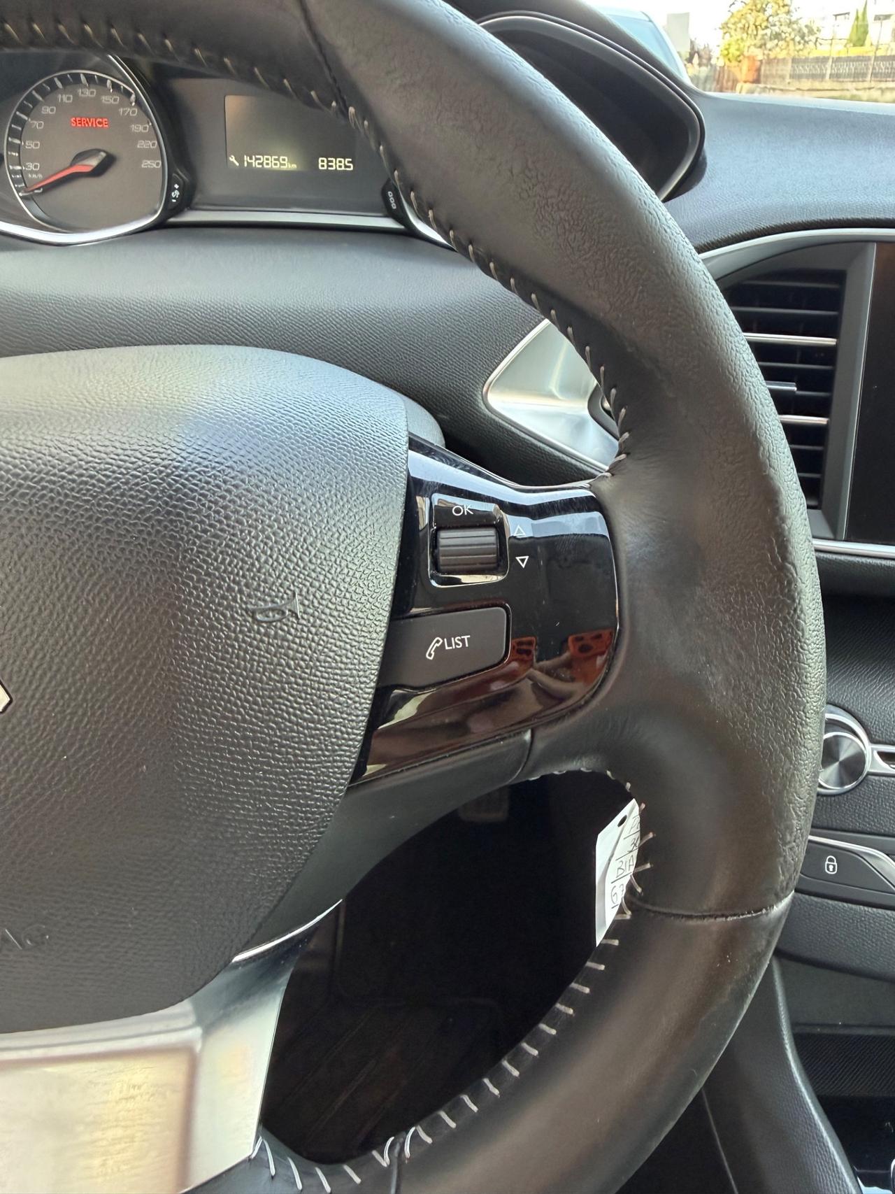 Peugeot 308 1.6 HDi 92 CV BERLINA *140.000km*