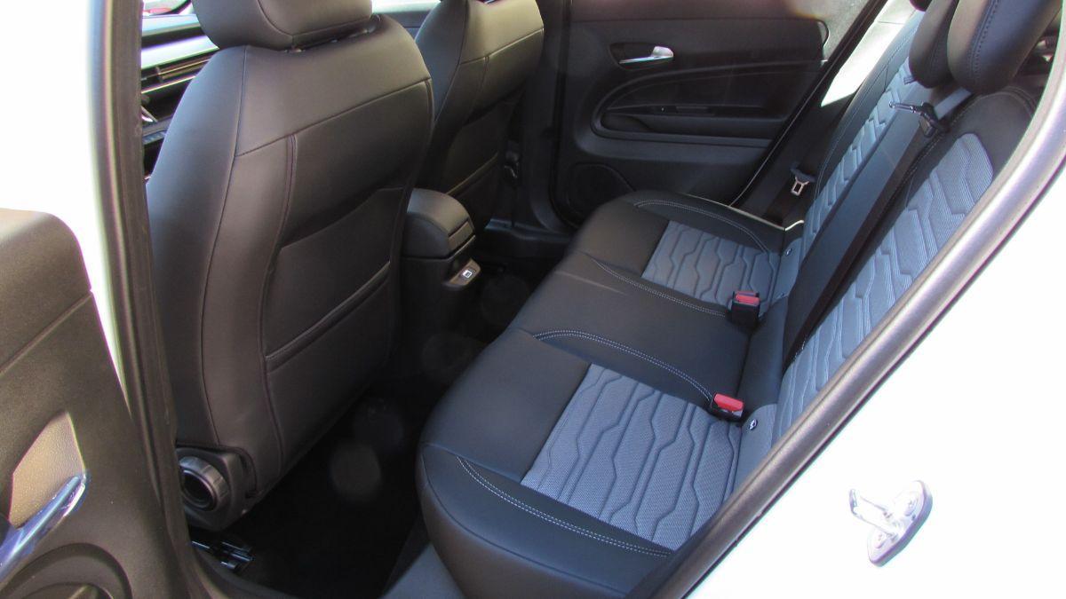JEEP - AVENGER 4Xe UPLAND