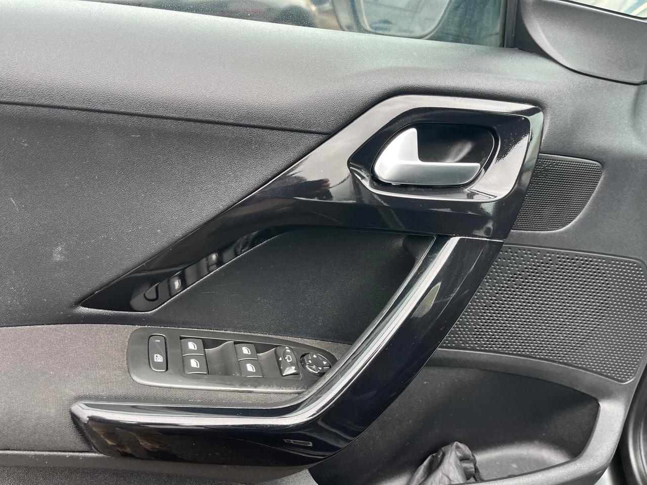 Peugeot 208 PureTech 82 5p. GPL Allure