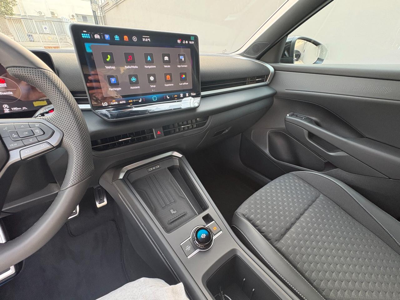 NEW VOLKSWAGEN T-ROC 1.5 eTSI ACT 150 CV DSG R-LINE