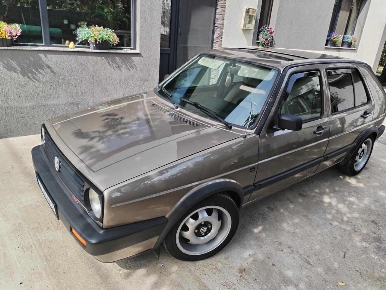 Volkswagen Golf 1300i cat 5 porte GL