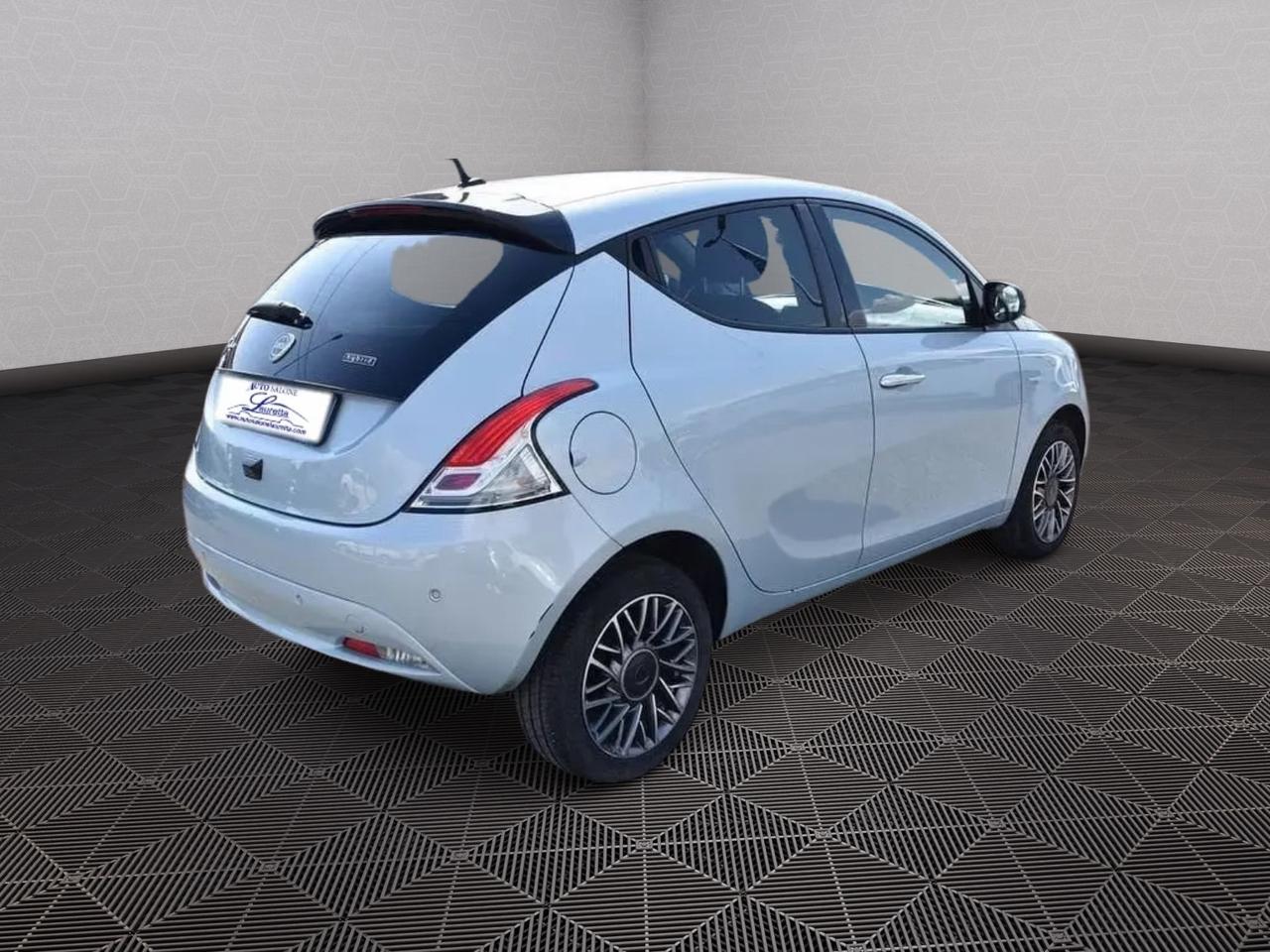 Lancia Ypsilon 1.0 FireFly 5 porte S&S Hybrid Gold