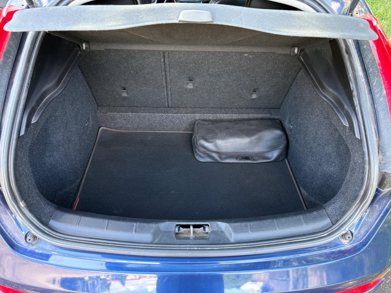 Volvo V40 D4 R-design Momentum Ocean 190cv EU6
