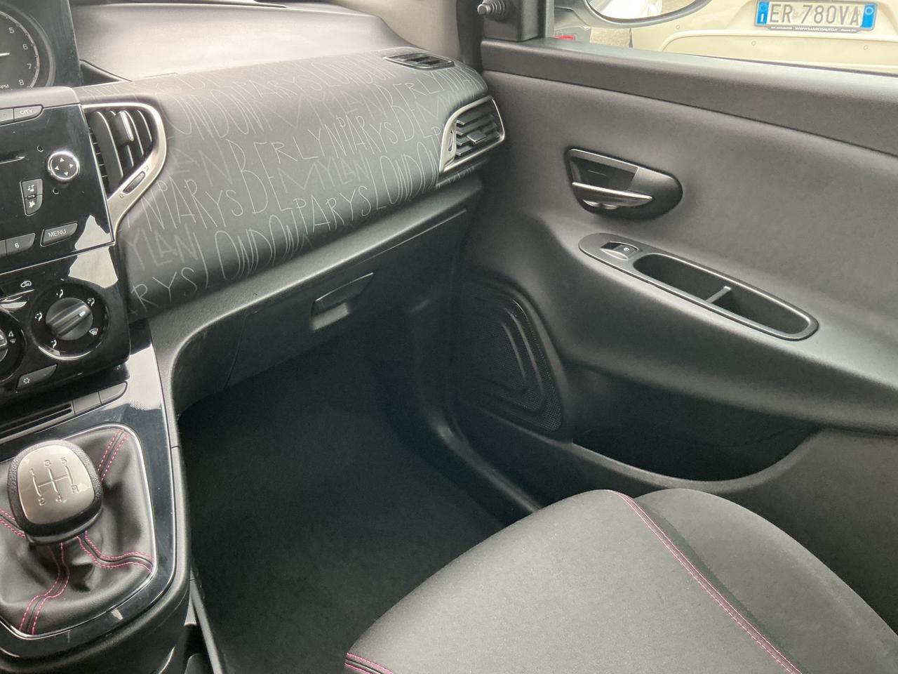 Lancia Ypsilon 1.2 benzina Neopatentati