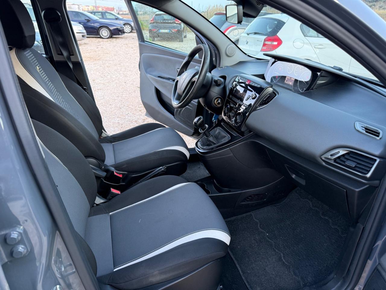 Lancia Ypsilon 2015 0.9 TwinAir Metano PERMUTE