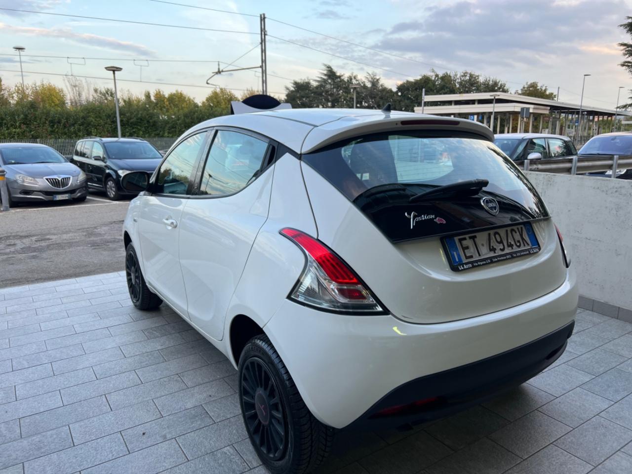 Lancia Ypsilon 0.9 TwinAir 85 CV 5 porte Metano Ecochic Gold