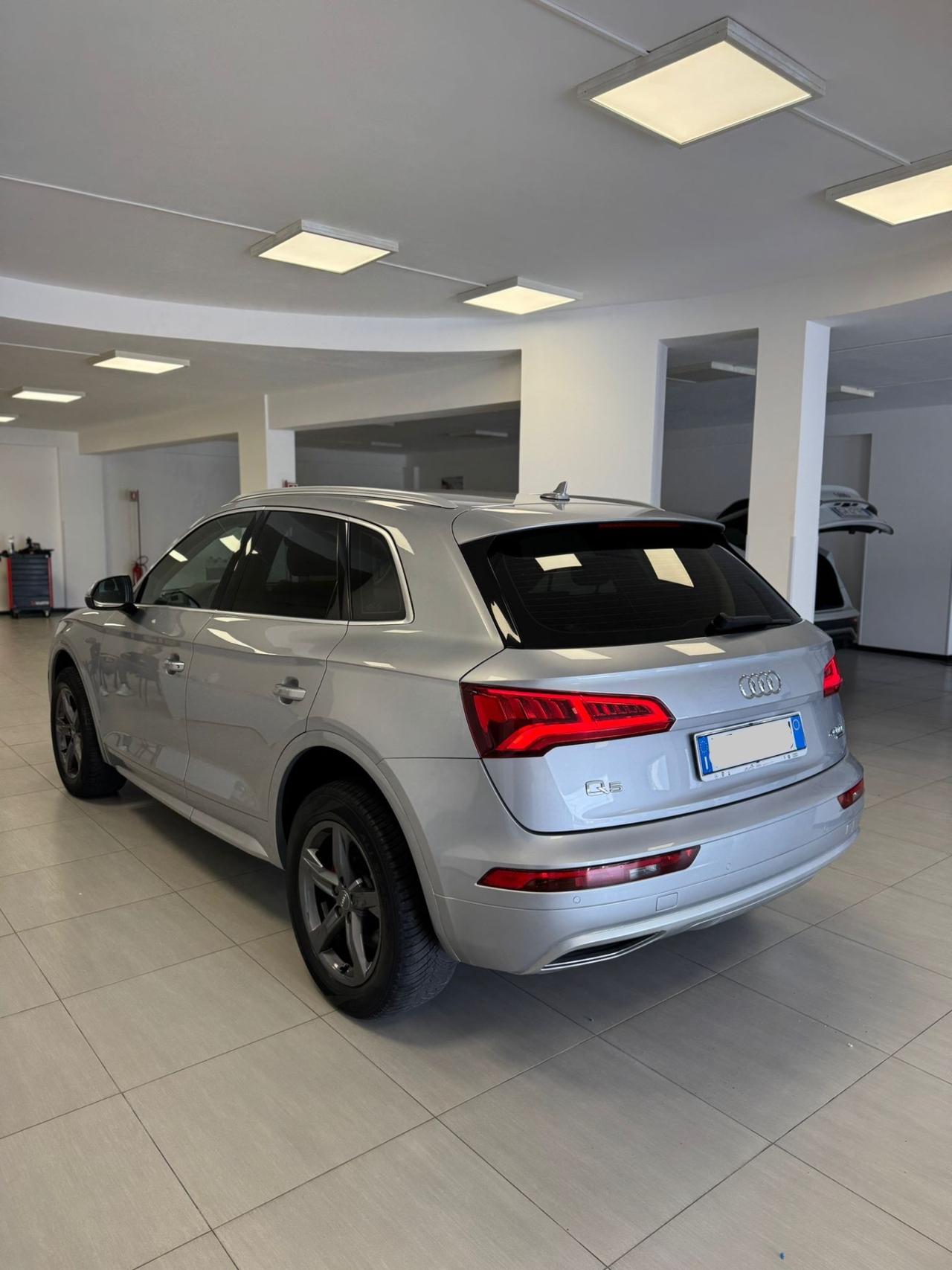 Audi Q5 40 TDI quattro S tronic Business