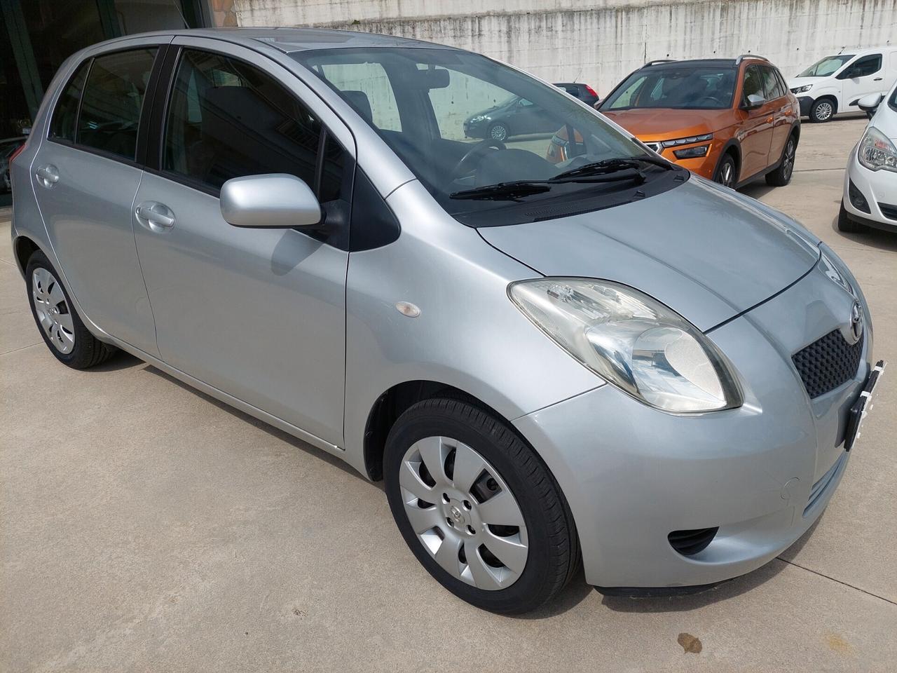 Toyota Yaris 1.0 benzina 5 porte Sol