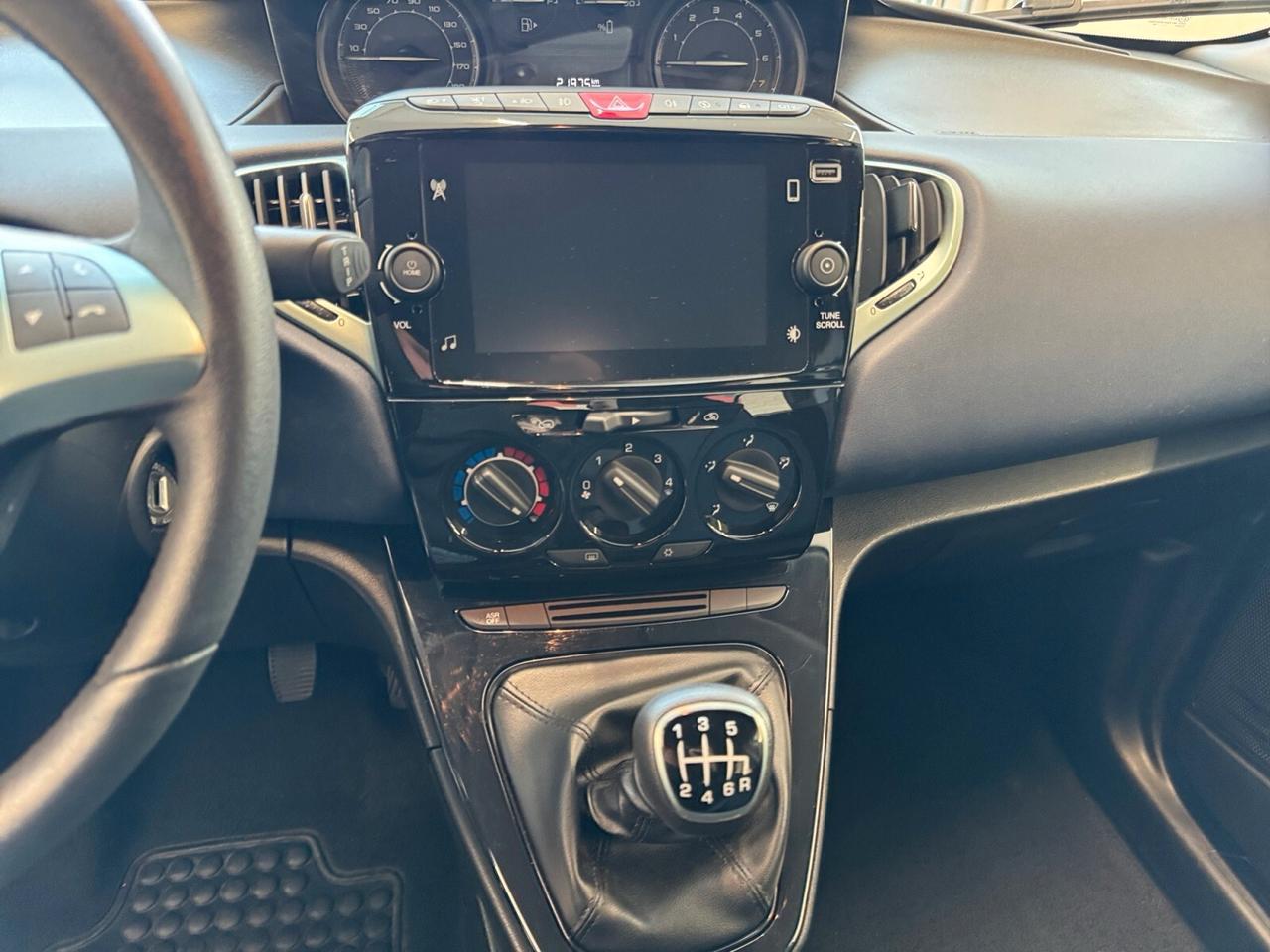 Lancia Ypsilon 1.0 FireFly 5 porte S&S Hybrid Platino