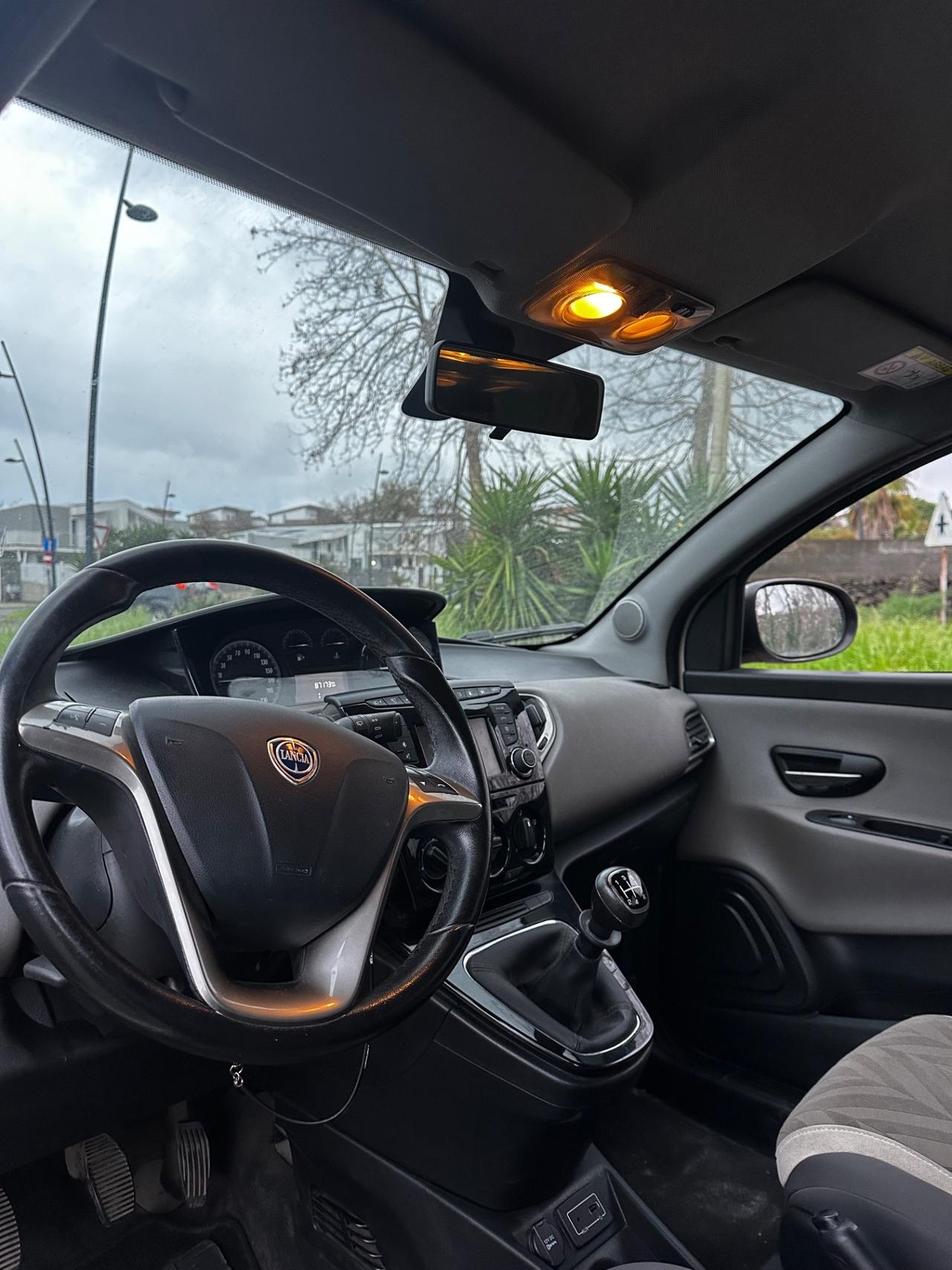 Lancia Ypsilon 1.2 69 CV 5 porte GPL Ecochic Gold