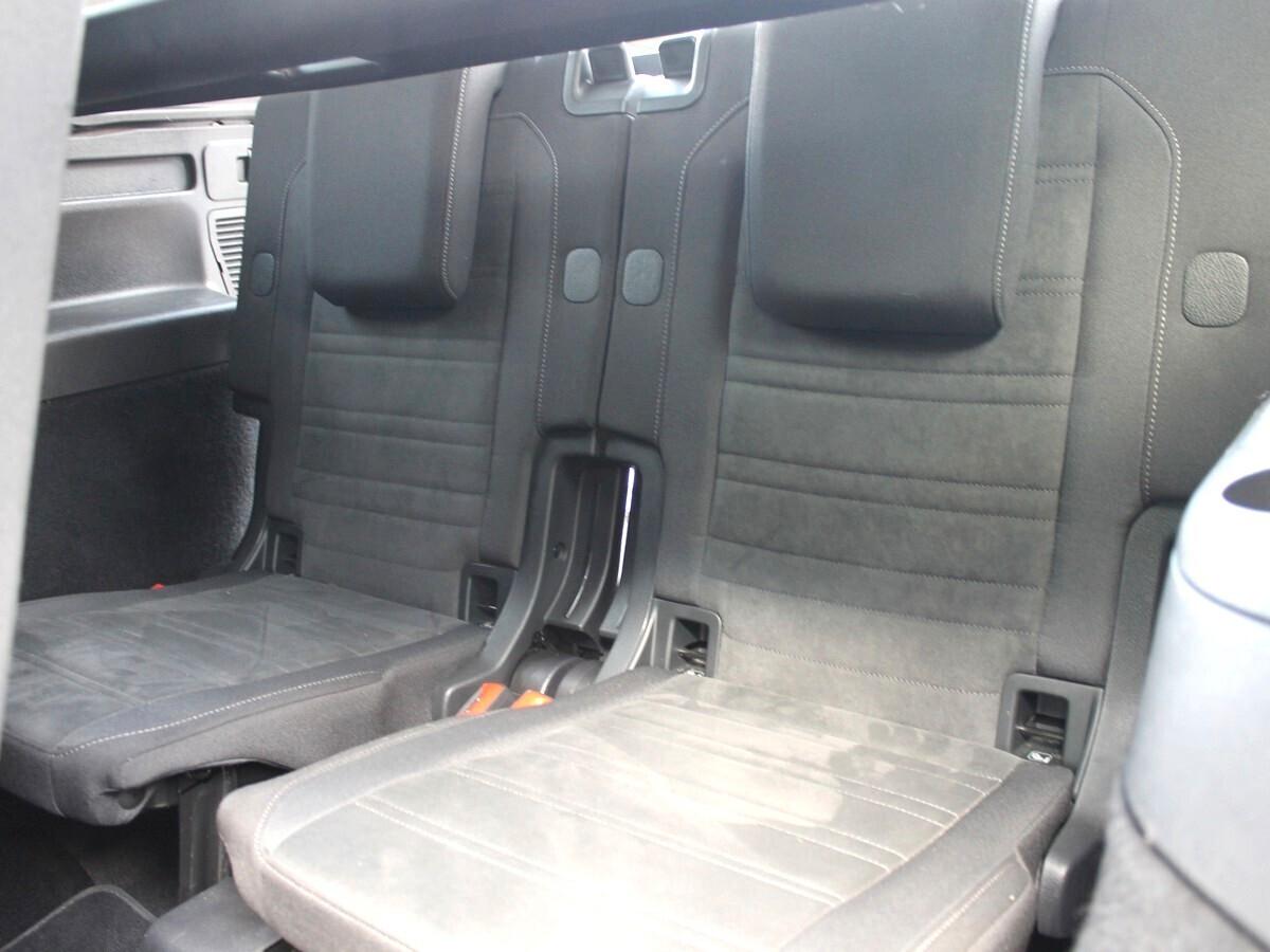 Volkswagen Touran 2.0 TDI 150 CV SCR DSG Executive BlueMotion Tech.7p Nav PDC UNIPRO IVA DEDUC.
