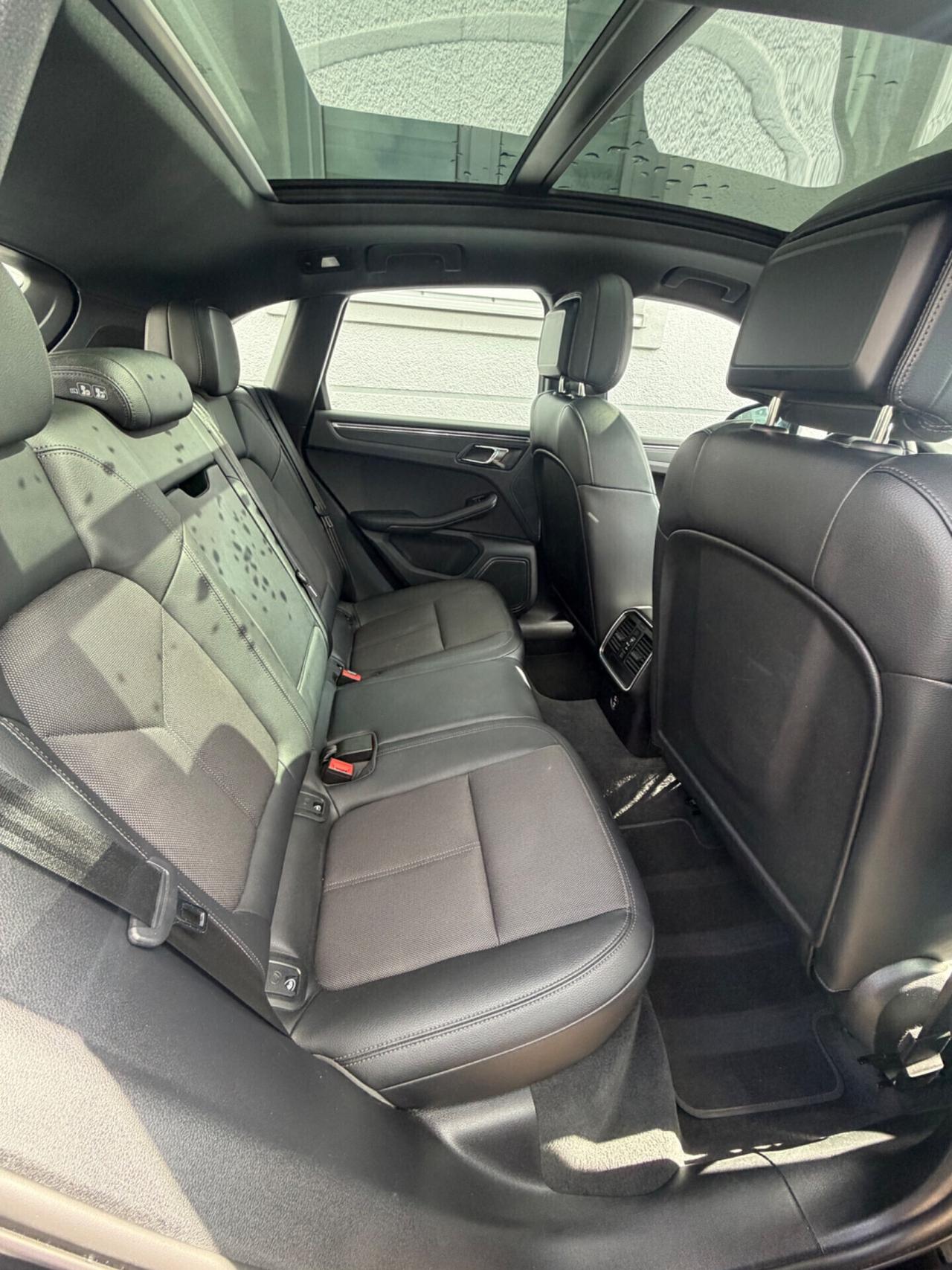 Porsche Macan 2.0 turbo 265cv Tetto Navigatore