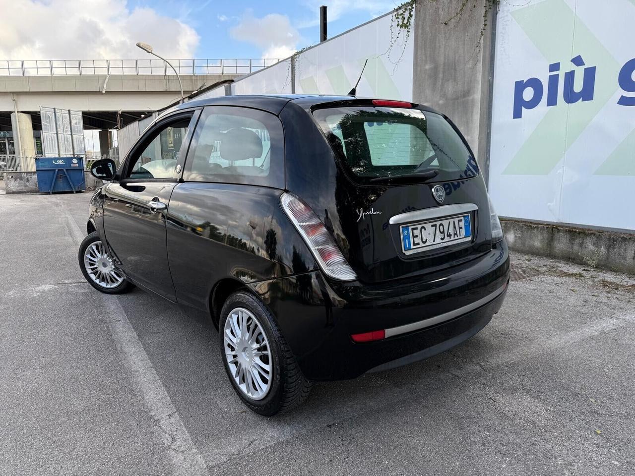 Lancia Ypsilon 1.4 Argento Ecochic GPL