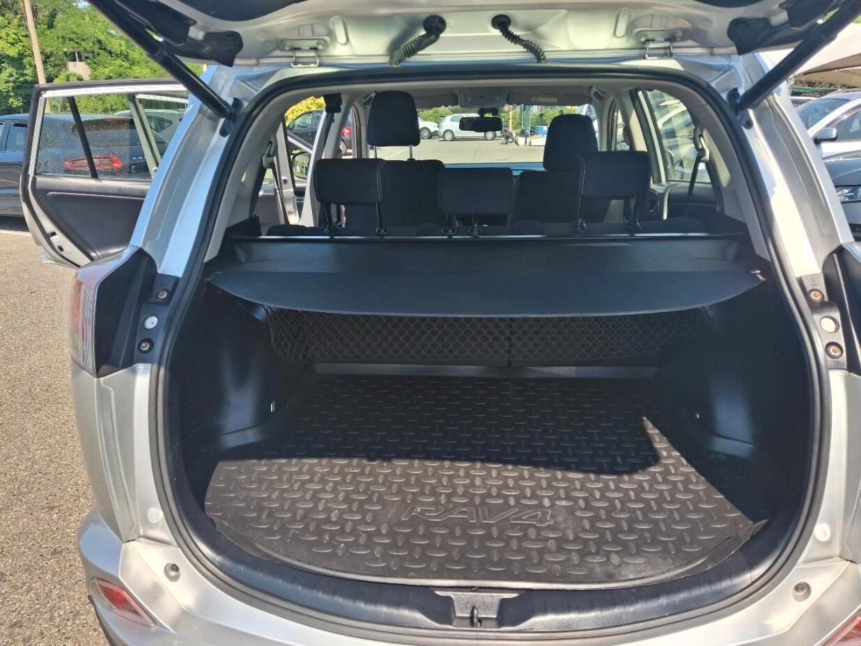 Toyota RAV 4 RAV4 2.0 D-4D 2WD Style