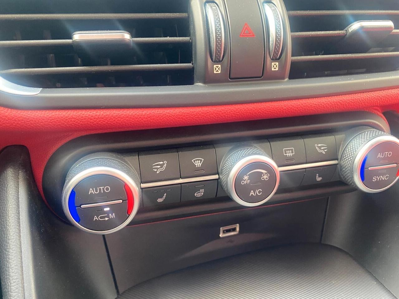 Alfa Romeo Giulia 2.2 Turbodiesel 210 CV AT8 AWD Q4 Veloce