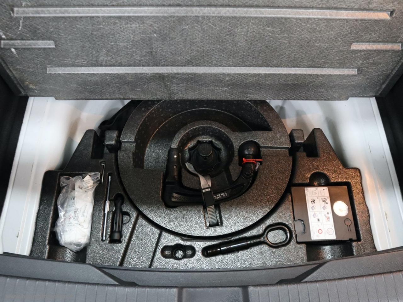 VOLKSWAGEN T-Roc 2.0TDI LED PARK ASSIST ACC