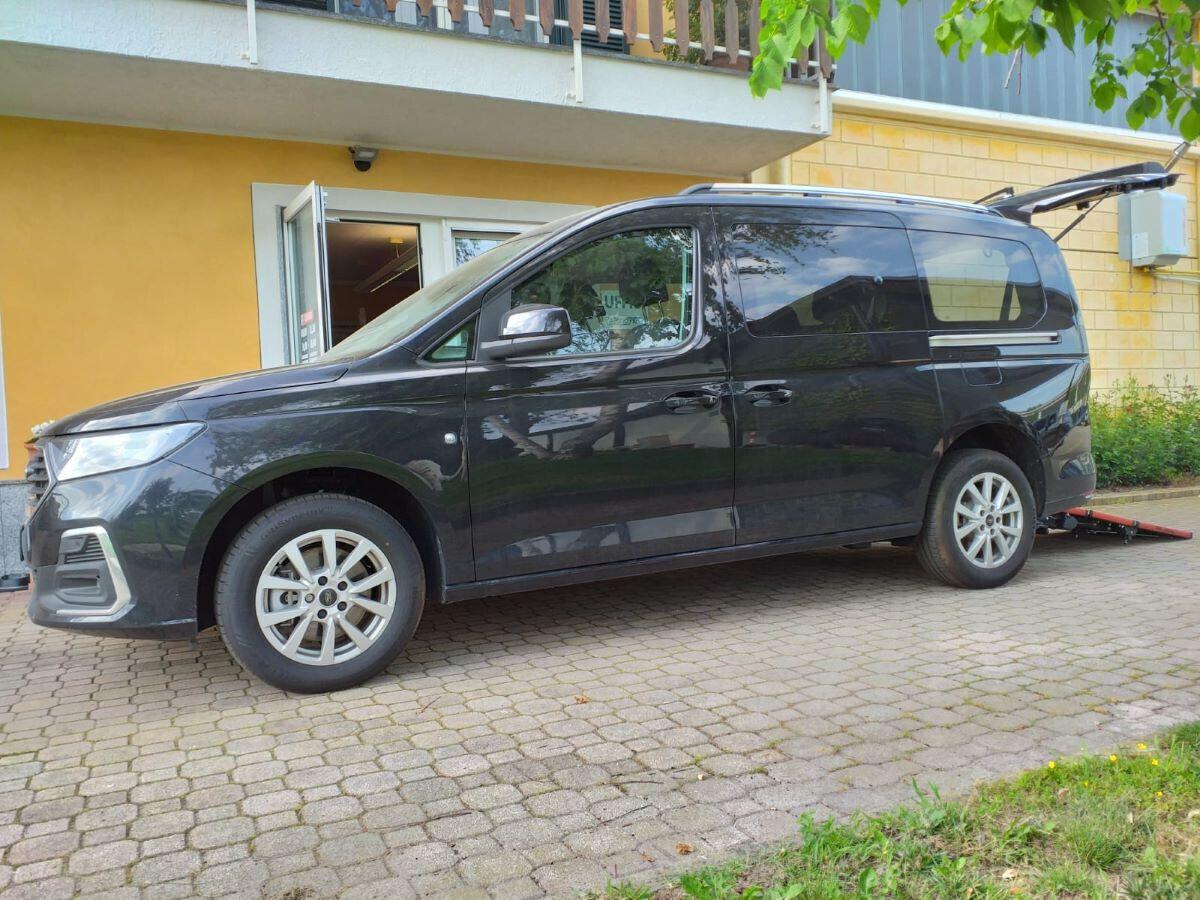 Ford Connect TRASPORTO DISABILI USATO D'OCCASIONE