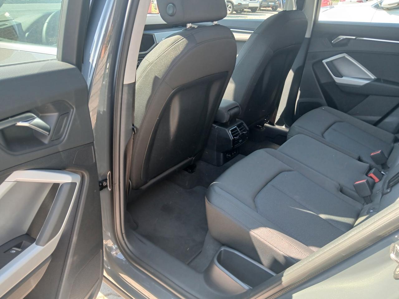 Audi Q3 35 TDI S tronic Business