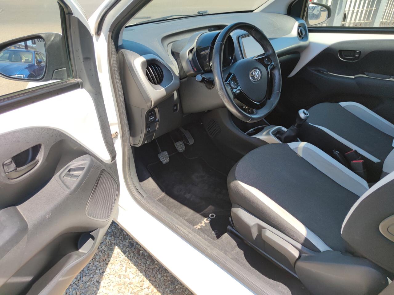 Toyota Aygo 1.0 VVT-i 69 CV 3 porte x-clusiv