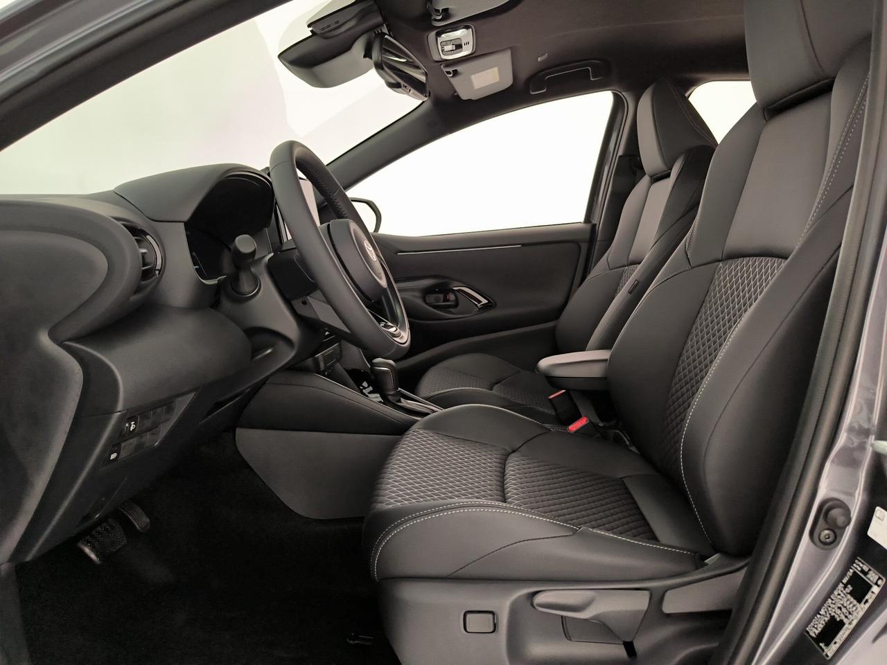 Toyota Yaris 1.5h 130 lounge