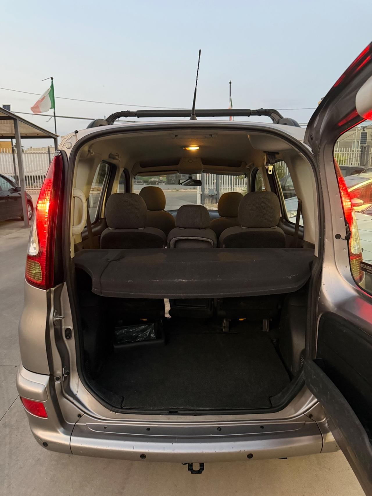 TOYOTA YARIS VERSO 1.4 DIESEL - GANCIO TRAINO
