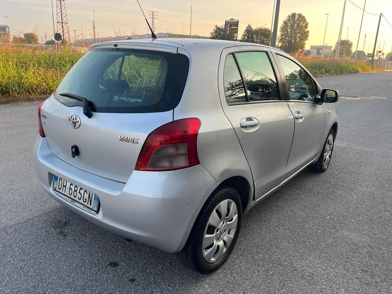Toyota Yaris 1.0 5 porte